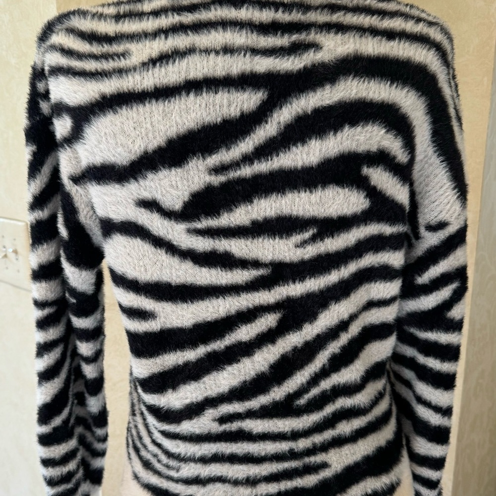 Express Zebra Pattern Crew Neck Sweater - Picture 2 of 4
